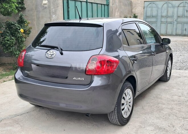 Toyota Auris-7