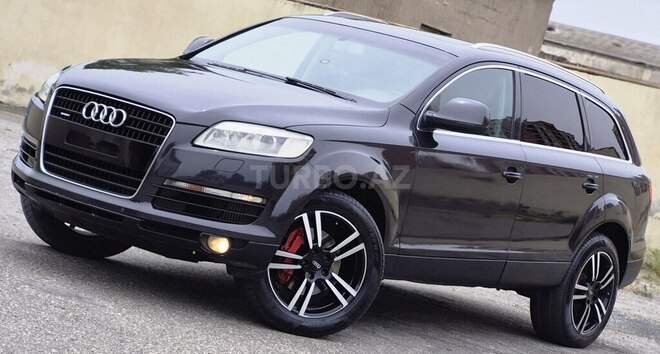 Audi Q7-6