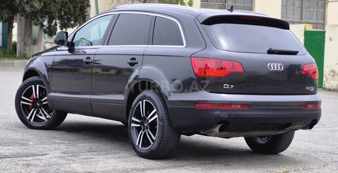 Audi Q7-8