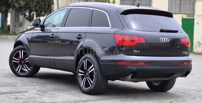 Audi Q7-9