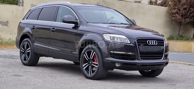 Audi Q7-3