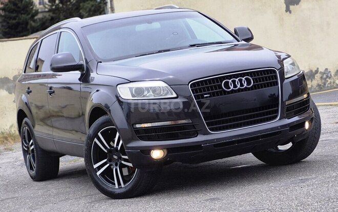 Audi Q7-4
