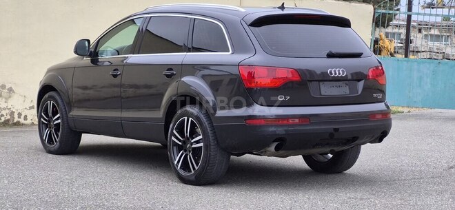 Audi Q7-10