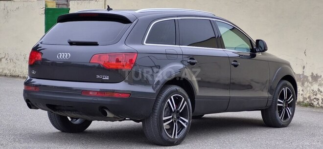 Audi Q7-11