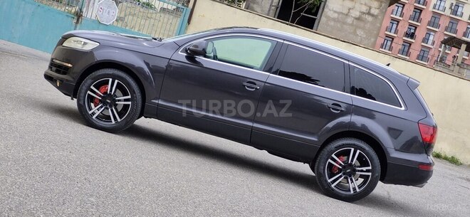 Audi Q7-13
