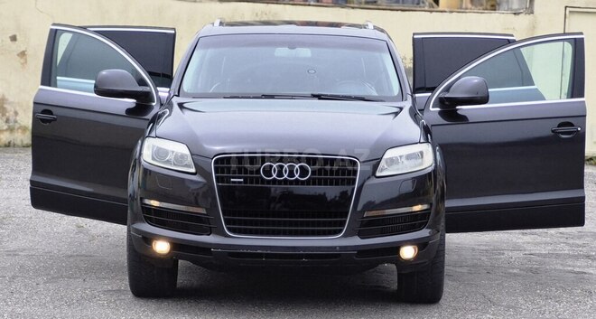 Audi Q7-12