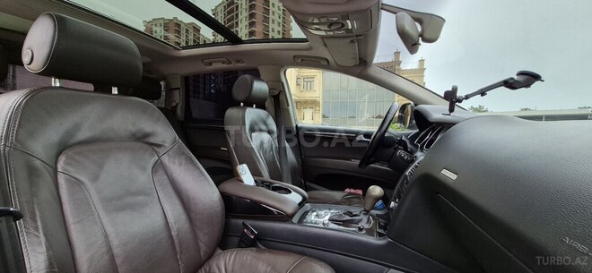 Audi Q7-19