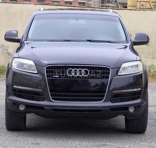 Audi Q7-1