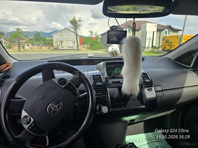 Toyota Prius-3