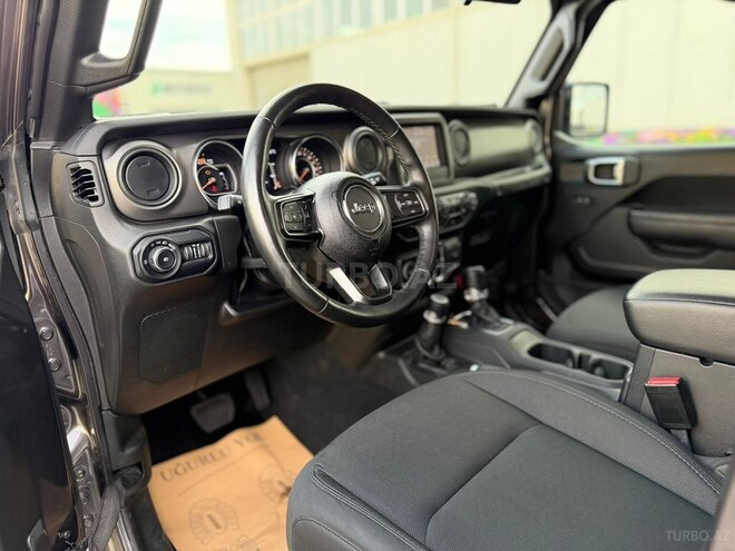Jeep Wrangler-12