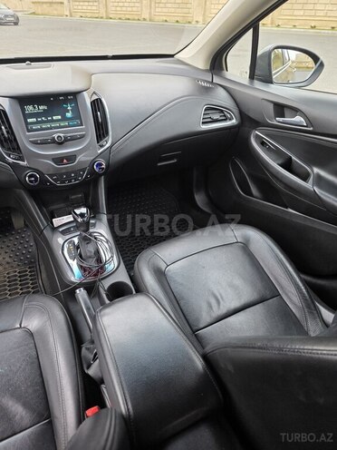 Chevrolet Cruze-13