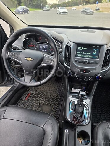 Chevrolet Cruze-12