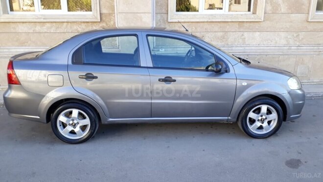 Chevrolet Aveo-5