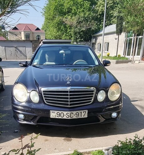 Mercedes E 240-1