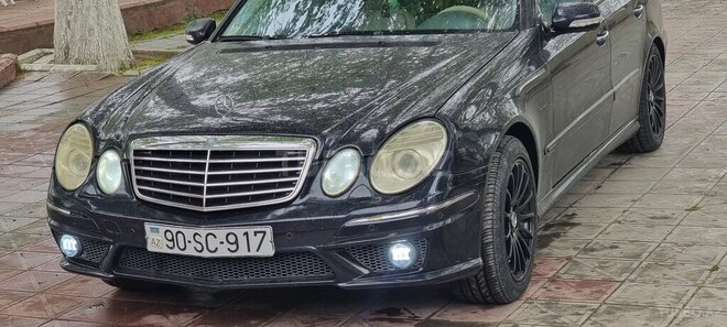 Mercedes E 240-11