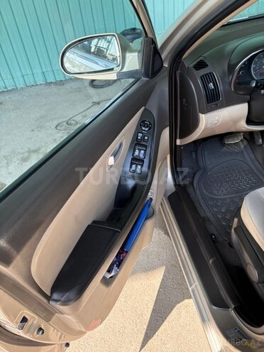 Hyundai Elantra-10