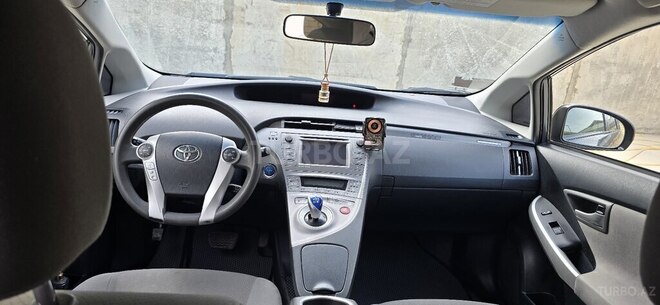 Toyota Prius-2
