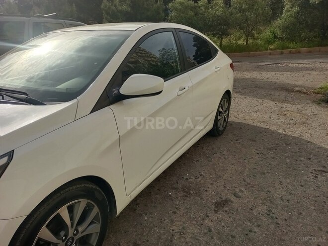 Hyundai Accent-4