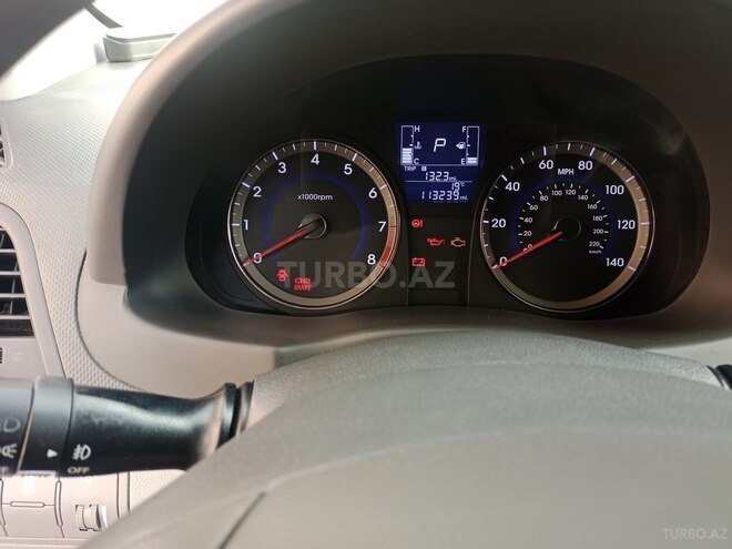 Hyundai Accent-16