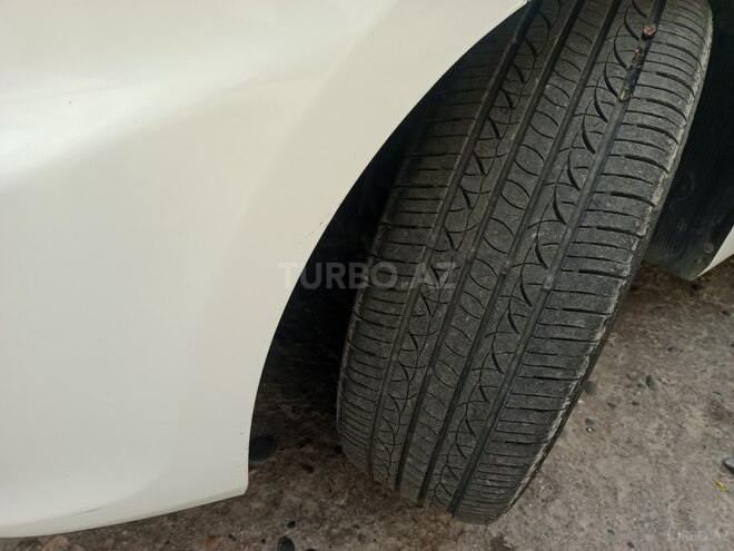 Hyundai Accent-14