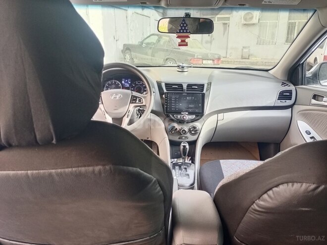 Hyundai Accent-9