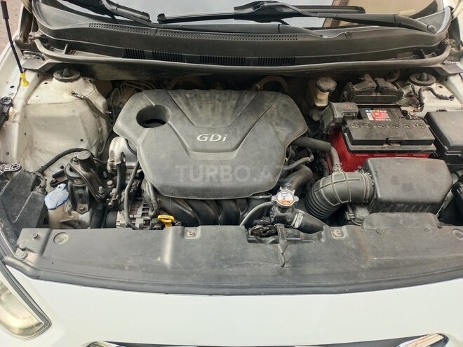 Hyundai Accent-11