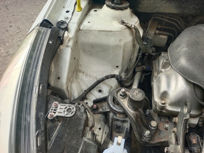 Hyundai Accent-12