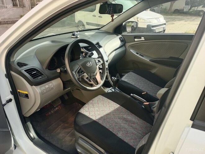 Hyundai Accent-8