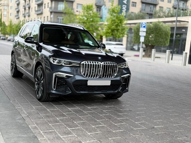 BMW X7-4