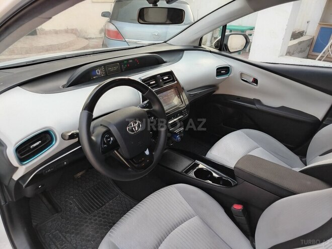 Toyota Prius-11