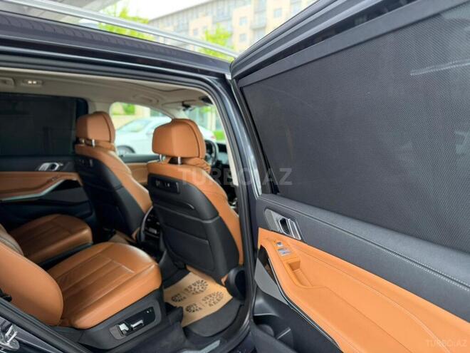 BMW X7-12