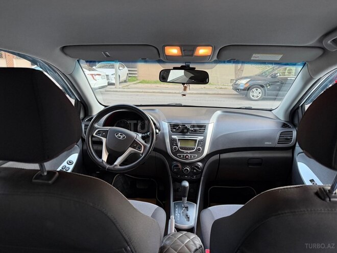 Hyundai Accent-10