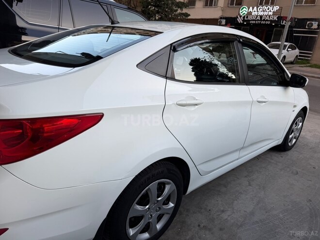 Hyundai Accent-7
