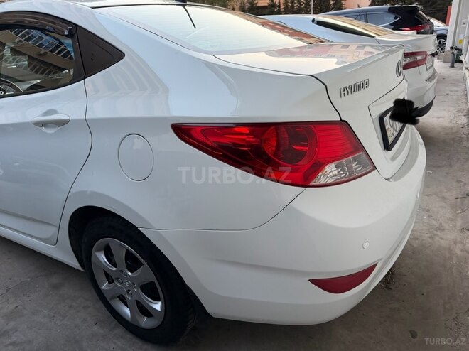 Hyundai Accent-4