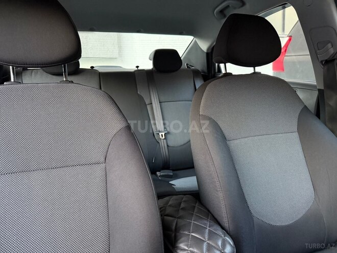 Hyundai Accent-13