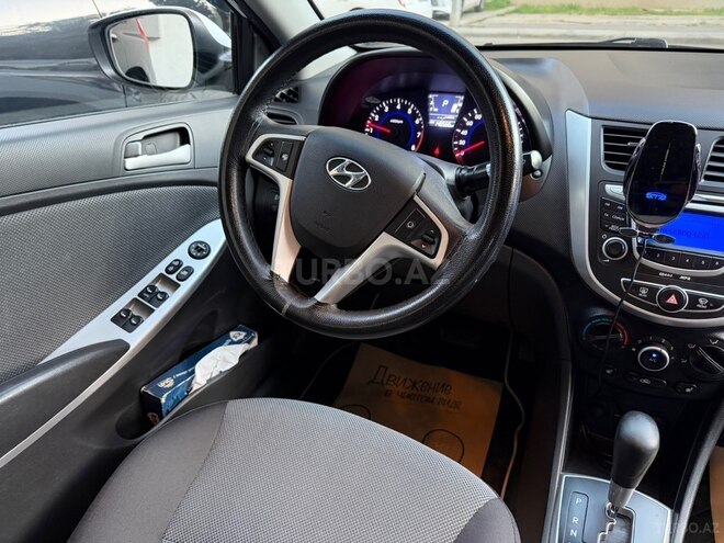 Hyundai Accent-12
