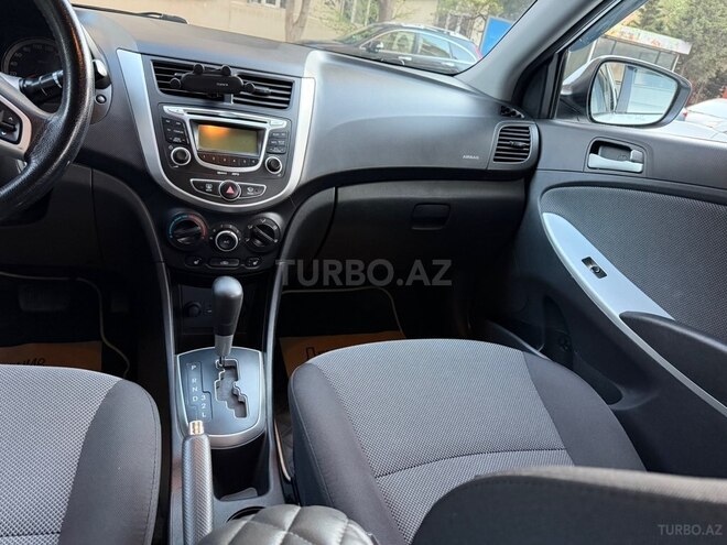 Hyundai Accent-9