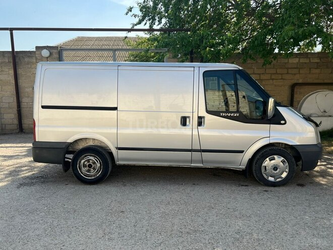 Ford Transit-4