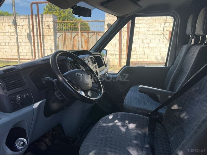 Ford Transit-5