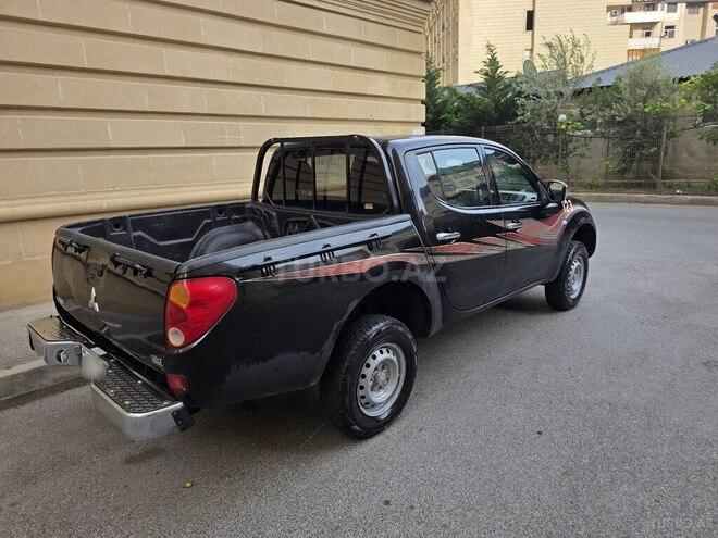 Mitsubishi L200-4