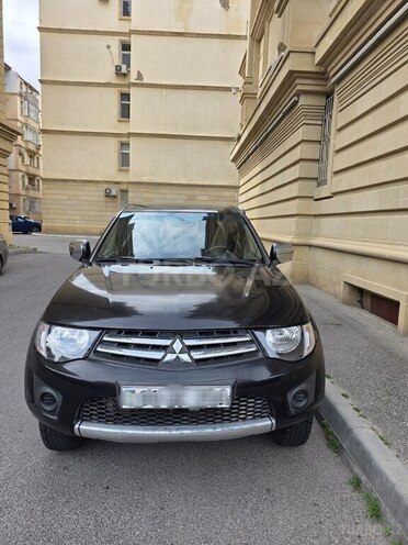 Mitsubishi L200-1