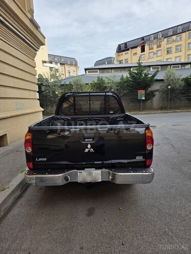 Mitsubishi L200-2