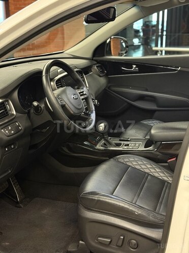 Kia Sorento-12