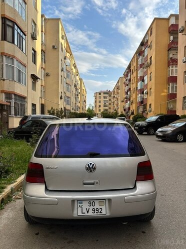 Volkswagen Golf-2