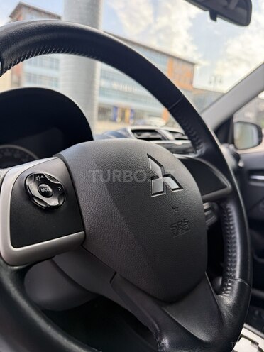 Mitsubishi Mirage-16