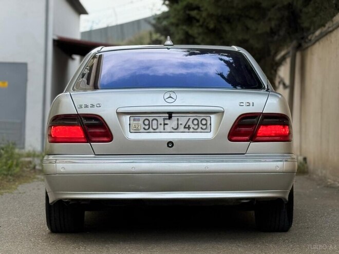 Mercedes E 220-6