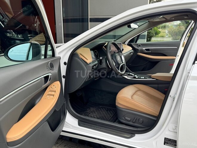 Hyundai Sonata-16