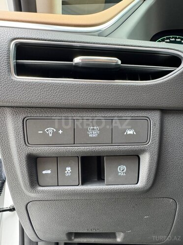 Hyundai Sonata-32