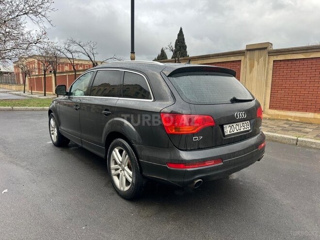 Audi Q7-3