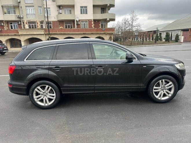 Audi Q7-8